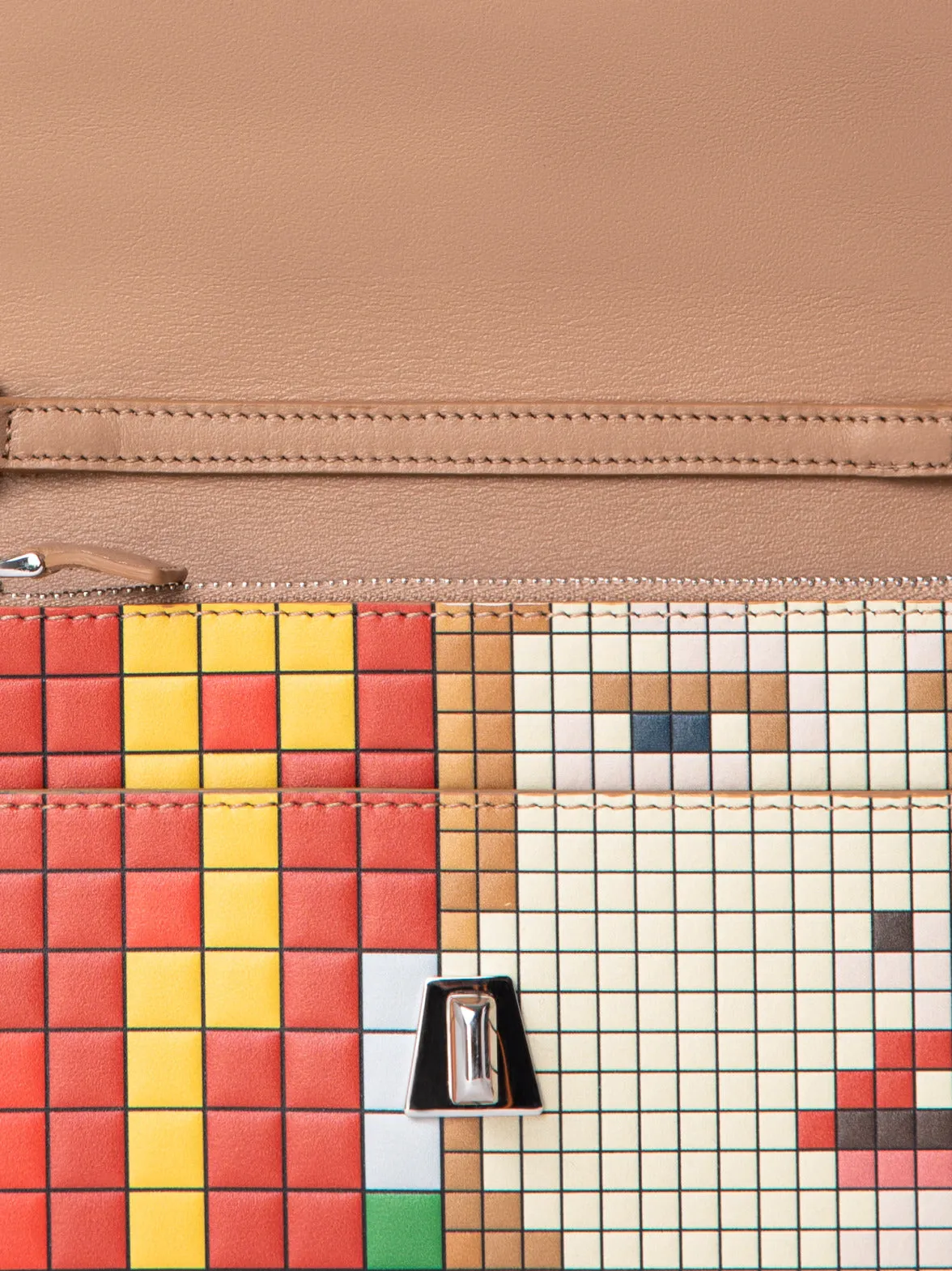 Anouk Envelope in Leather with 3D Drei Teile Print