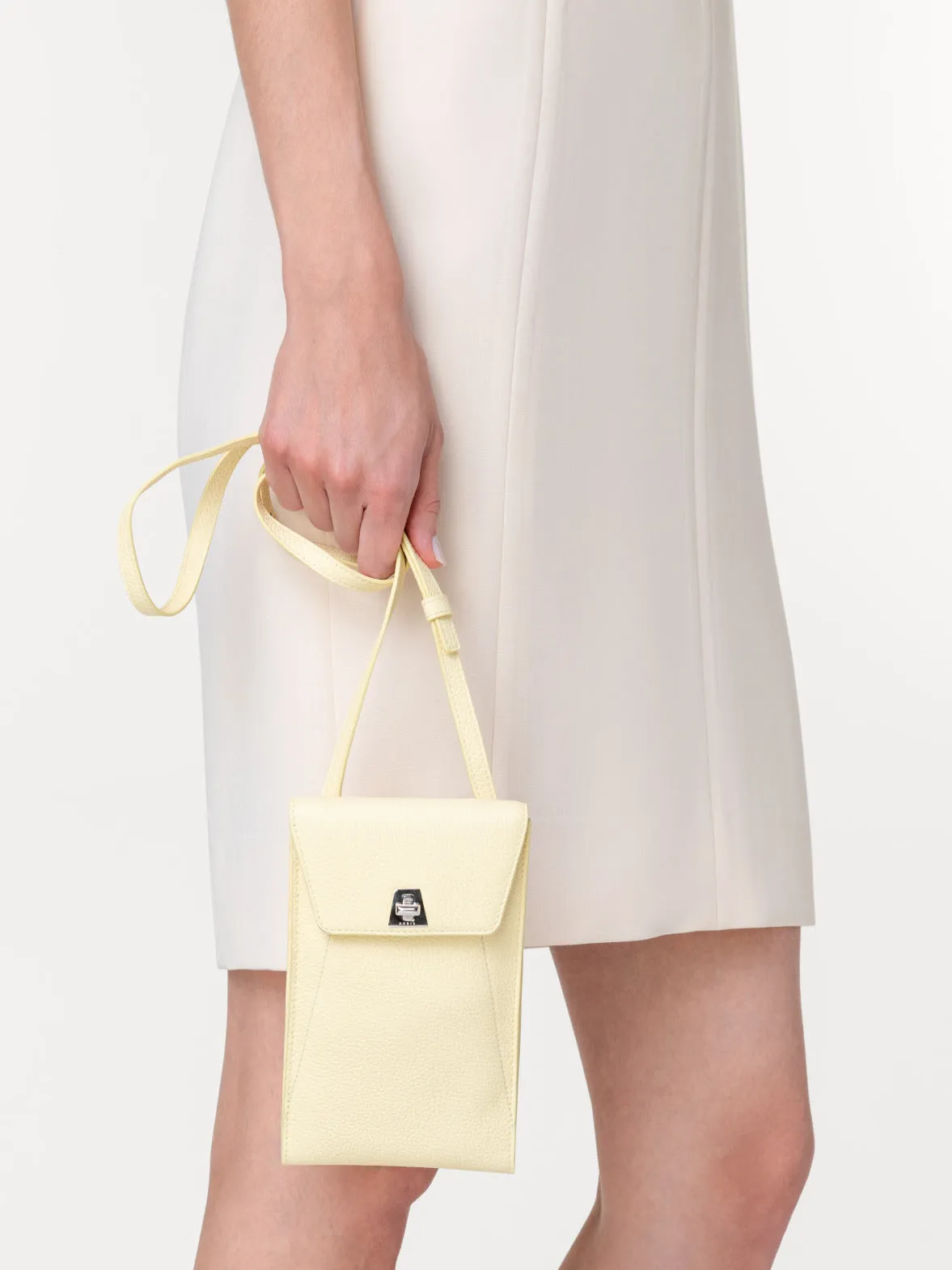 Anouk Phone Pouch in Cervocalf Leather