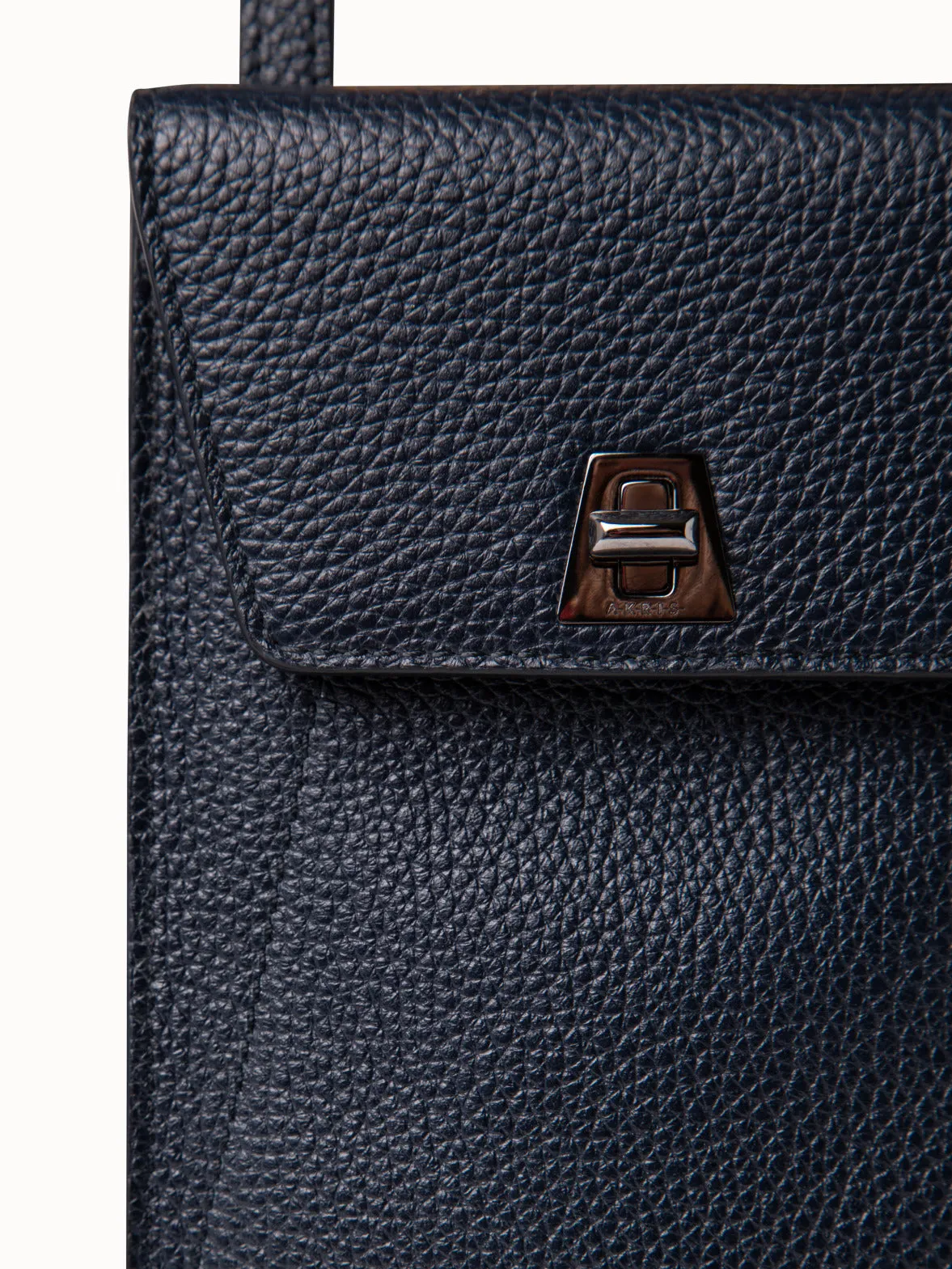 Anouk phone pouch in cervocalf