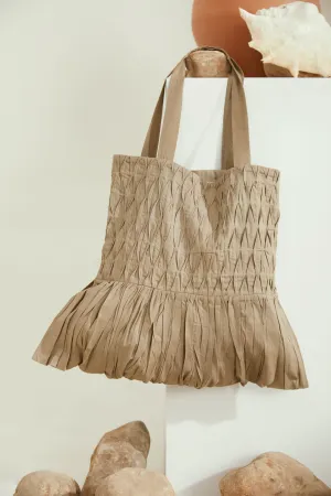 Beige smocking pleated tote bag