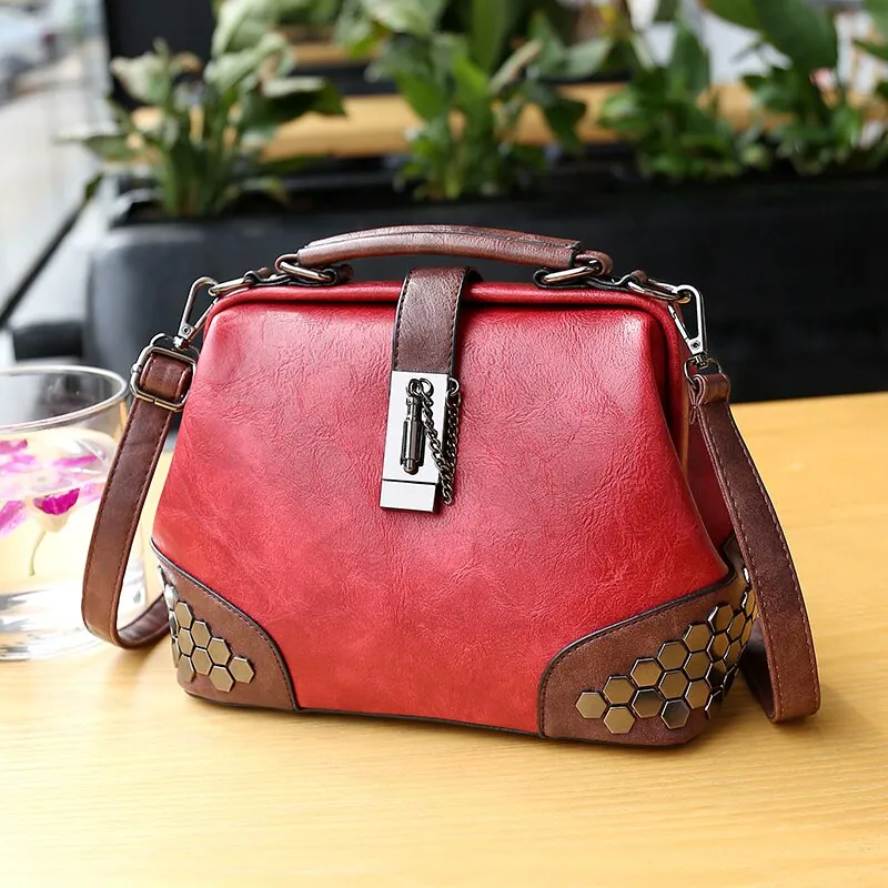 Christmas Gift High Quality Fashion Soft Waterproof Pu Leather Shoulder Bags for Women 2021 New Women's Bag Rivet Messenger Bag Sac A Main